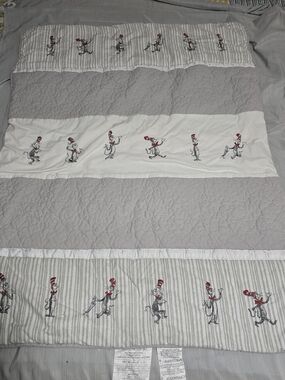 Dr Seuss Cat In The Hat Baby Quilt 33x44  Embroidered Appliqué Grey/White EUC